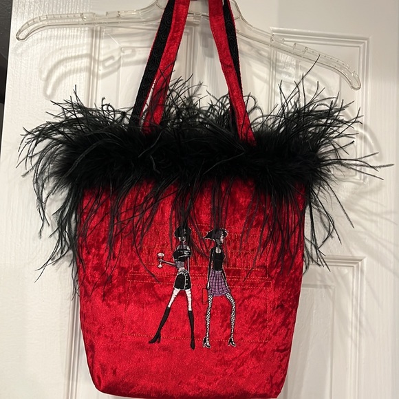 Red Novelty Shoulder Handbag. 2 Very Chic Ladies on front with feathers - Picture 6 of 10